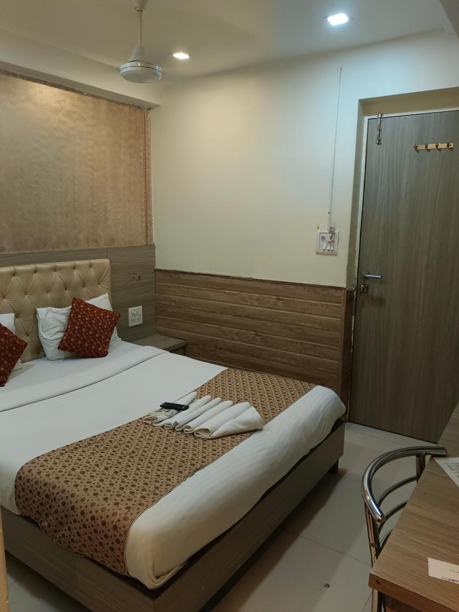 Hotel Time Gold Near Domestics Airport Bombay Eksteriør billede