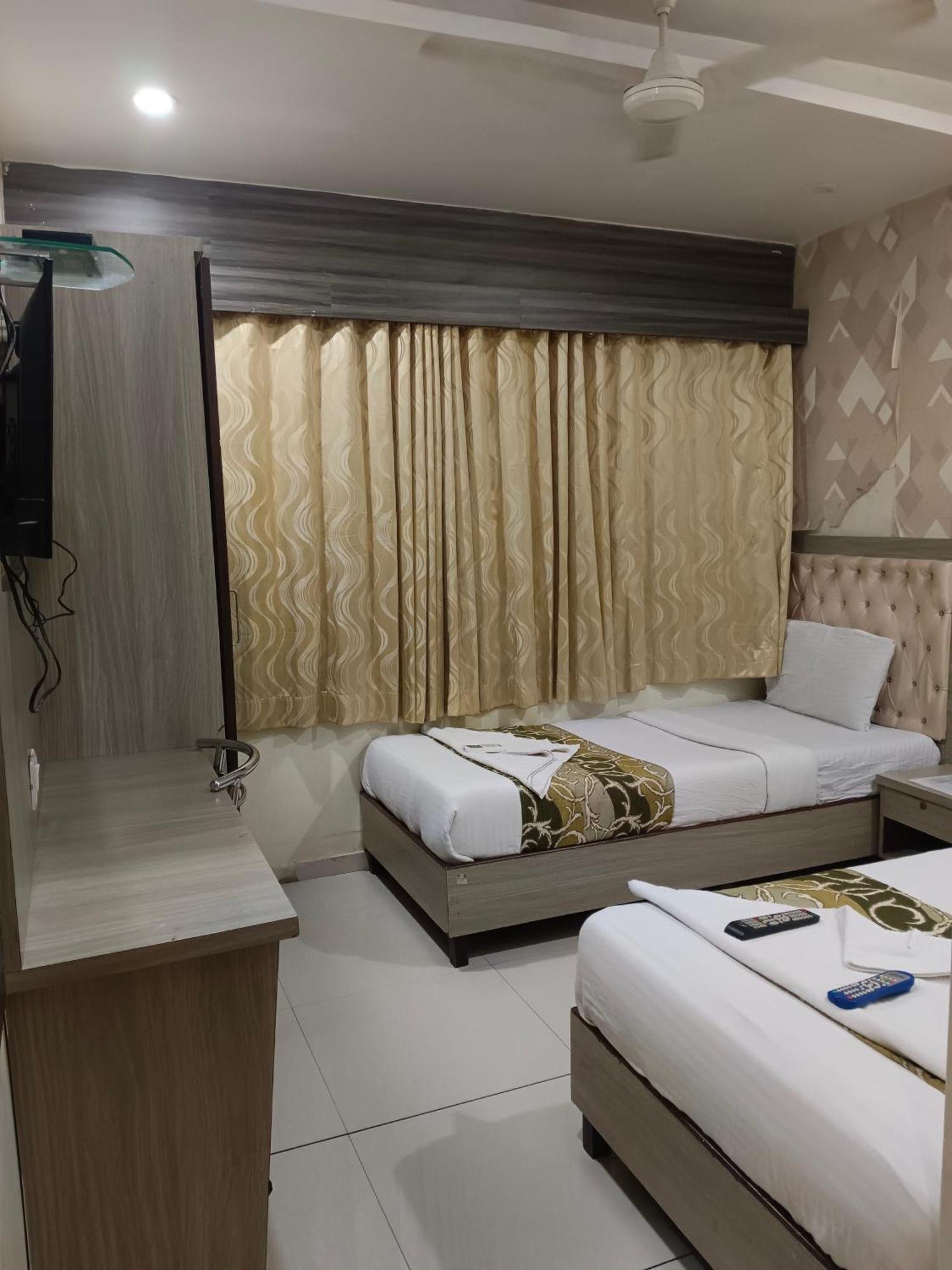 Hotel Time Gold Near Domestics Airport Bombay Eksteriør billede